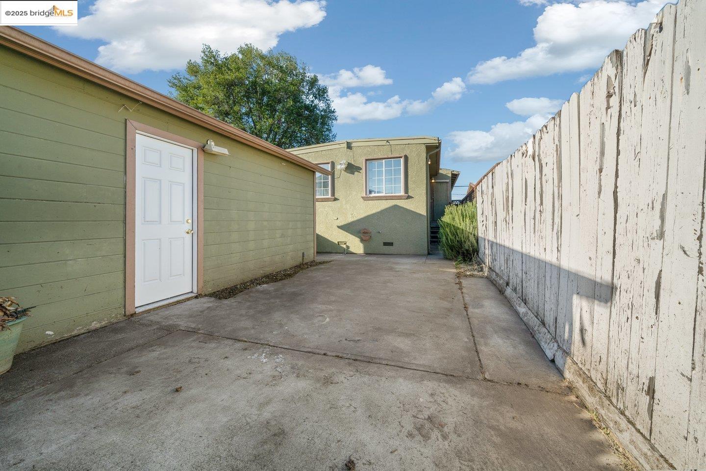 Detail Gallery Image 18 of 19 For 2020 Auseon Ave, Oakland,  CA 94621 - 3 Beds | 1 Baths
