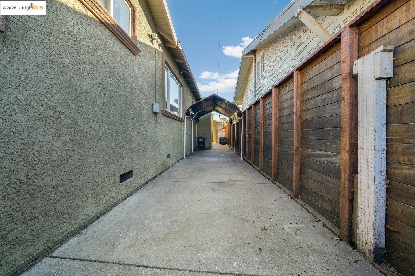 Detail Gallery Image 19 of 19 For 2020 Auseon Ave, Oakland,  CA 94621 - 3 Beds | 1 Baths