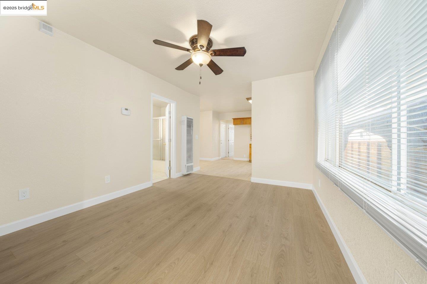 Detail Gallery Image 4 of 19 For 2020 Auseon Ave, Oakland,  CA 94621 - 3 Beds | 1 Baths
