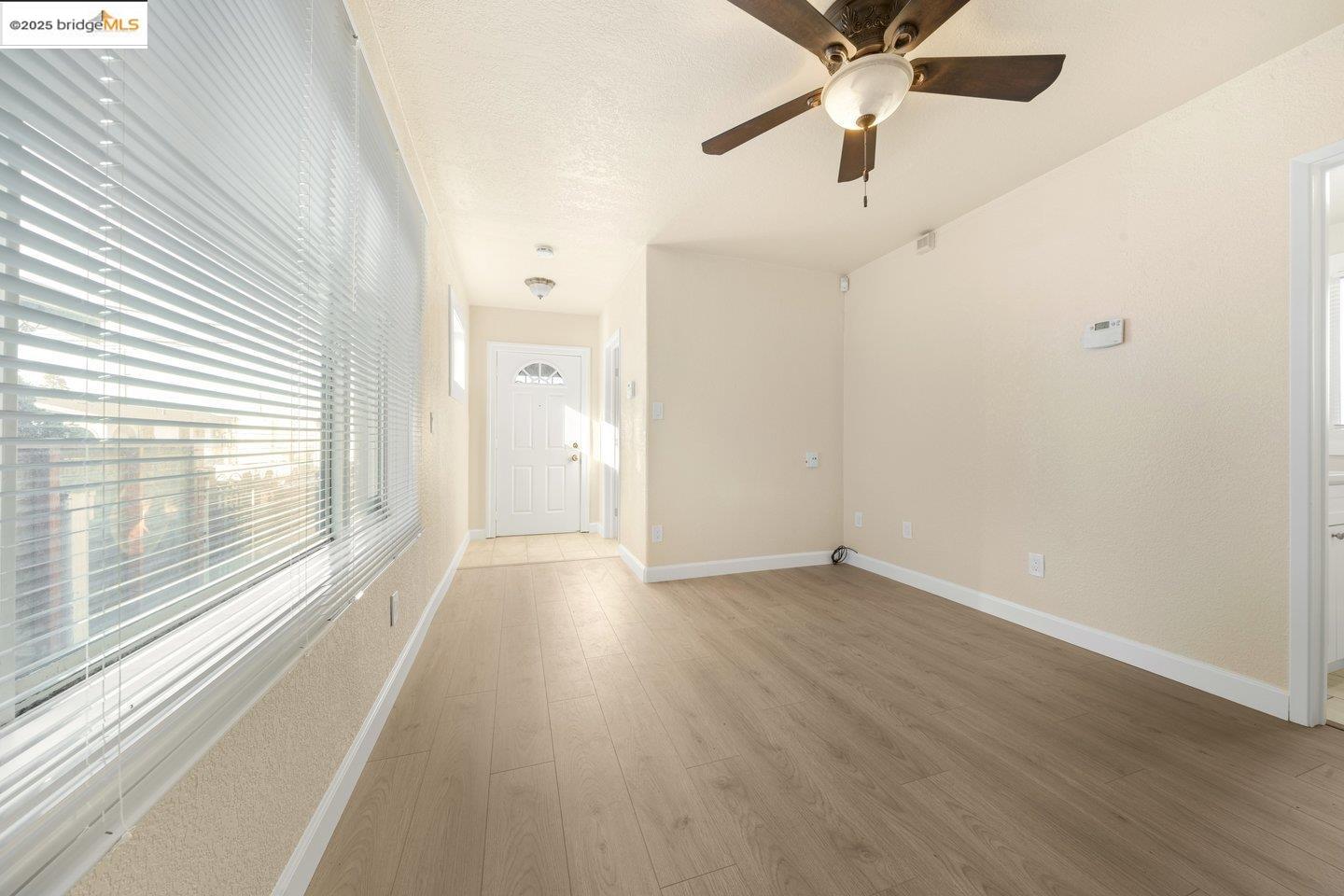 Detail Gallery Image 5 of 19 For 2020 Auseon Ave, Oakland,  CA 94621 - 3 Beds | 1 Baths