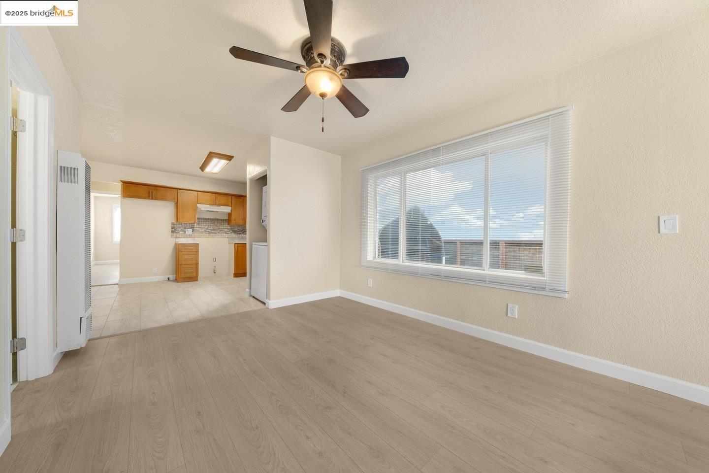 Detail Gallery Image 7 of 19 For 2020 Auseon Ave, Oakland,  CA 94621 - 3 Beds | 1 Baths
