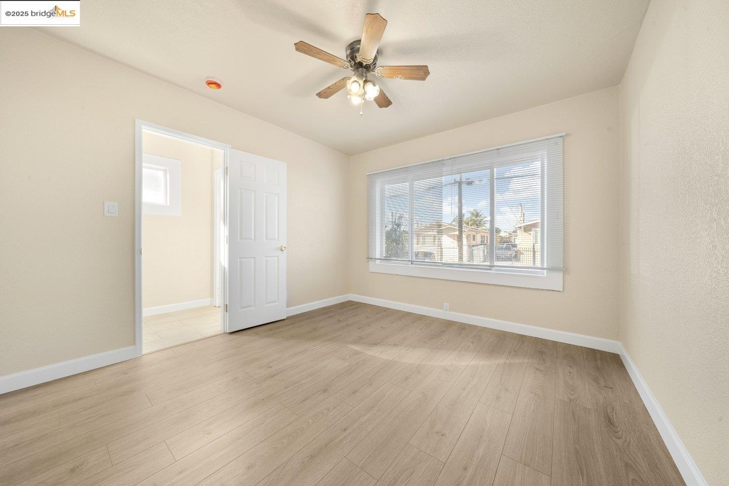 Detail Gallery Image 10 of 19 For 2020 Auseon Ave, Oakland,  CA 94621 - 3 Beds | 1 Baths