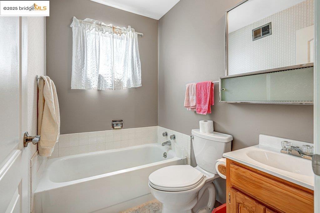 Detail Gallery Image 17 of 35 For 2536 Prestwick Ave, Concord,  CA 94519 - 4 Beds | 2 Baths