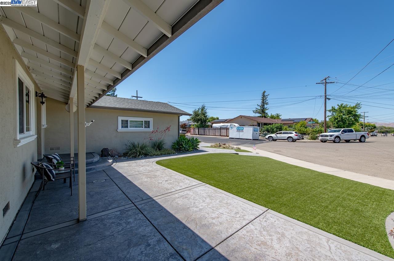 Detail Gallery Image 4 of 53 For 1429 Columbus Ave, Livermore,  CA 94550 - 3 Beds | 2 Baths