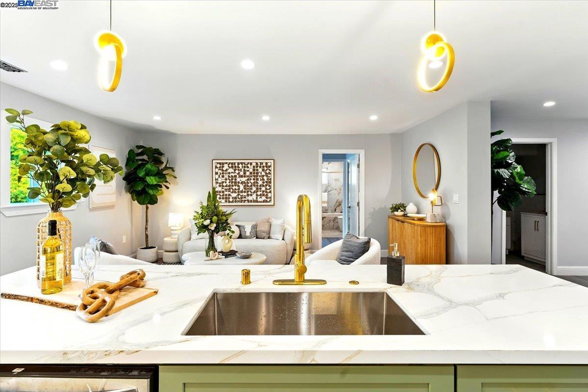 Detail Gallery Image 13 of 31 For 590 Cherry Ave, San Bruno,  CA 94066 - 3 Beds | 2/1 Baths