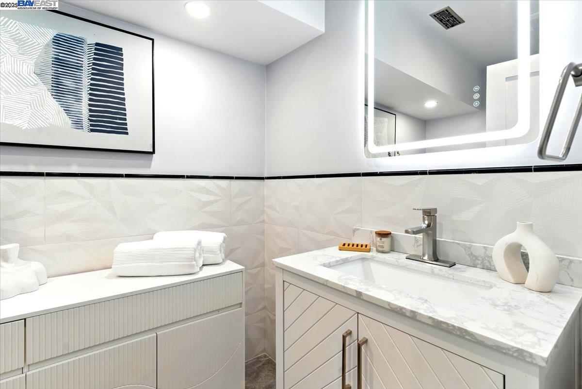 Detail Gallery Image 21 of 31 For 590 Cherry Ave, San Bruno,  CA 94066 - 3 Beds | 2/1 Baths