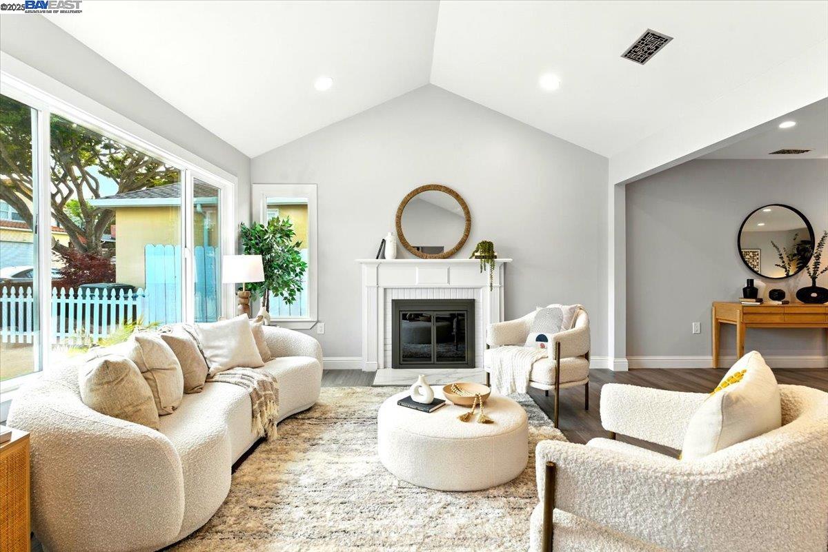 Detail Gallery Image 4 of 31 For 590 Cherry Ave, San Bruno,  CA 94066 - 3 Beds | 2/1 Baths