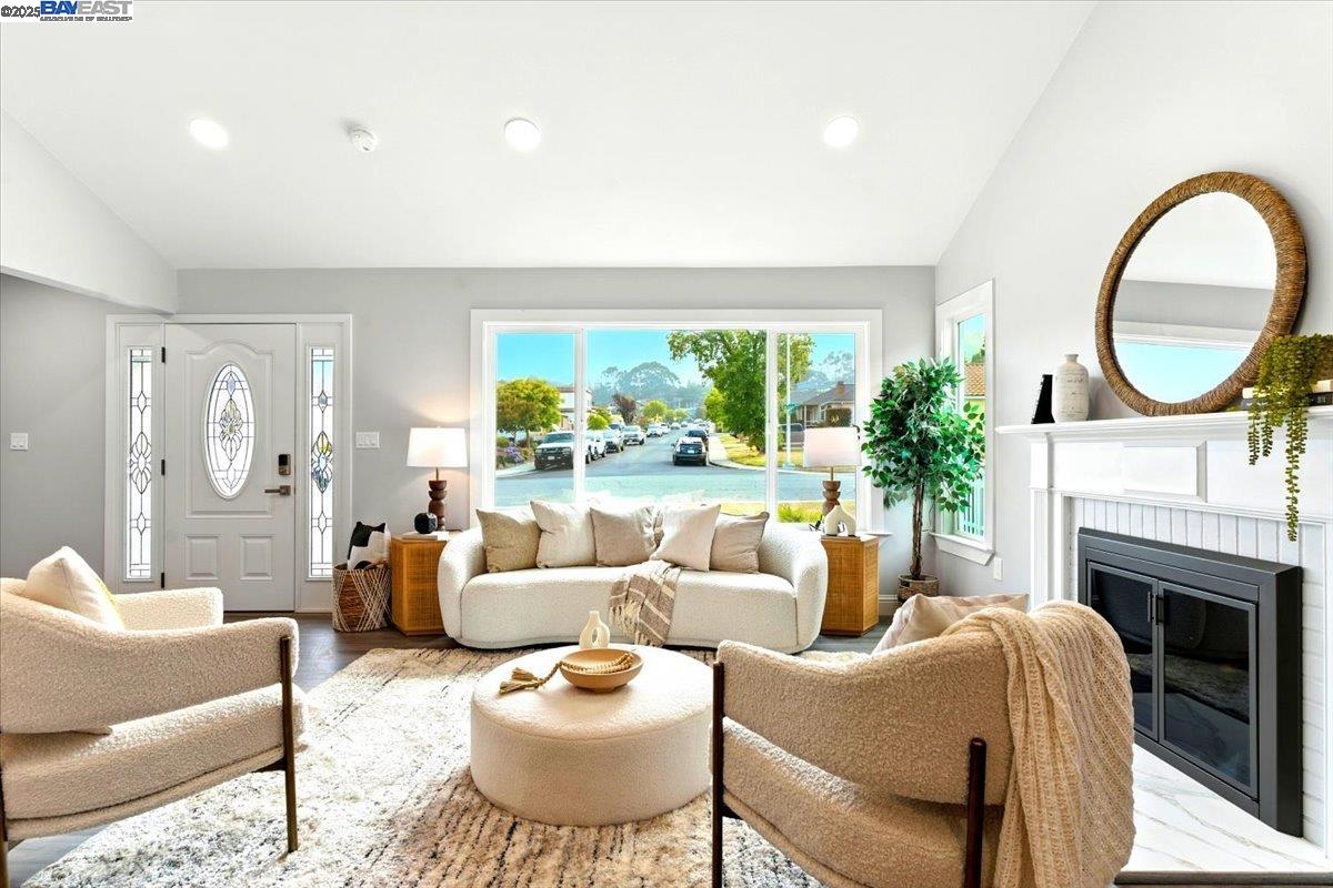 Detail Gallery Image 5 of 31 For 590 Cherry Ave, San Bruno,  CA 94066 - 3 Beds | 2/1 Baths