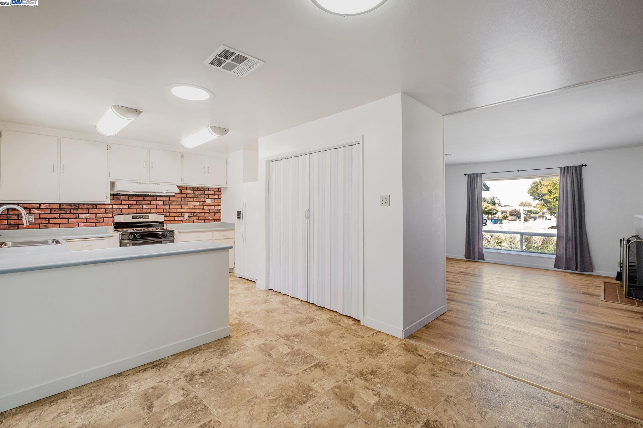 Detail Gallery Image 17 of 37 For 26294 Dodge Ave, Hayward,  CA 94545 - 3 Beds | 2 Baths