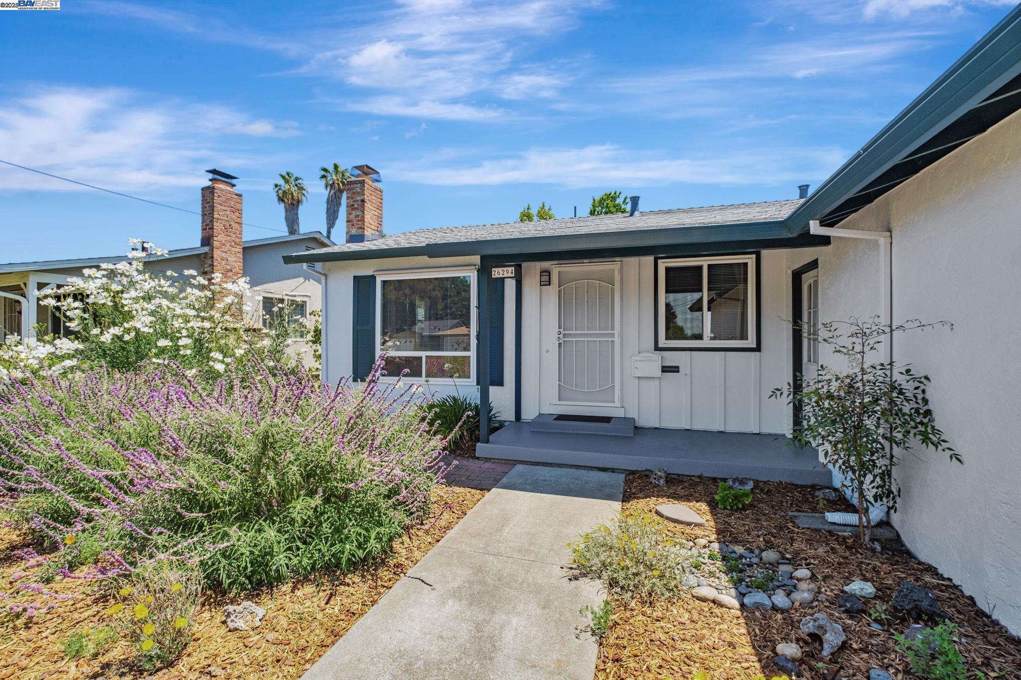 Detail Gallery Image 3 of 37 For 26294 Dodge Ave, Hayward,  CA 94545 - 3 Beds | 2 Baths