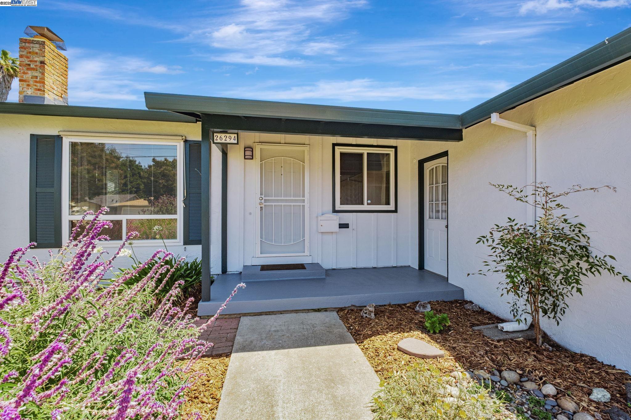 Detail Gallery Image 4 of 37 For 26294 Dodge Ave, Hayward,  CA 94545 - 3 Beds | 2 Baths