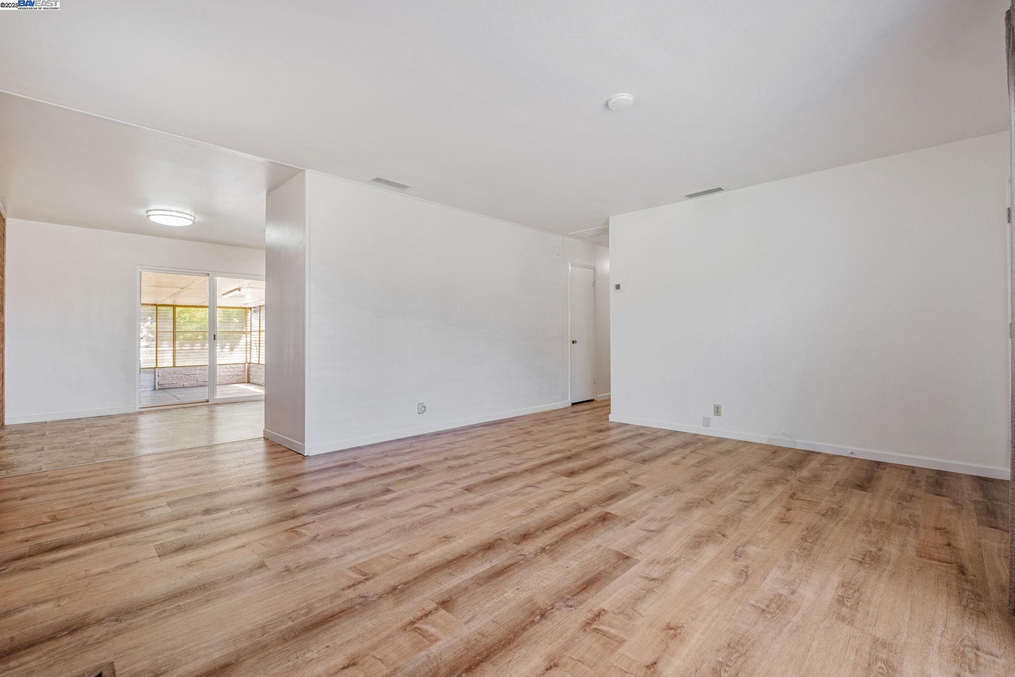 Detail Gallery Image 10 of 37 For 26294 Dodge Ave, Hayward,  CA 94545 - 3 Beds | 2 Baths