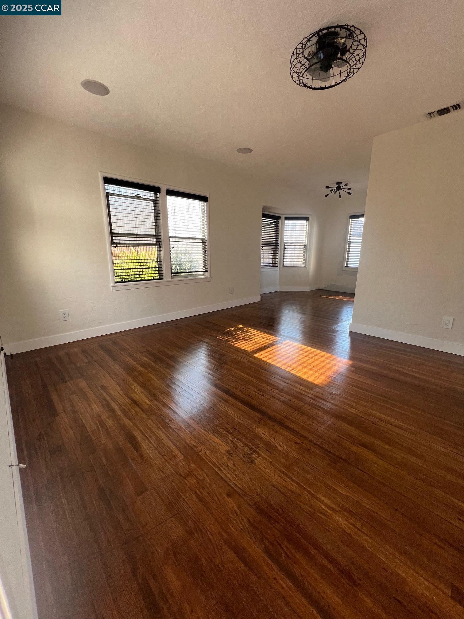 Detail Gallery Image 1 of 19 For 1650 Glenrose Avenue, Sacramento,  CA 95815 - 3 Beds | 2 Baths