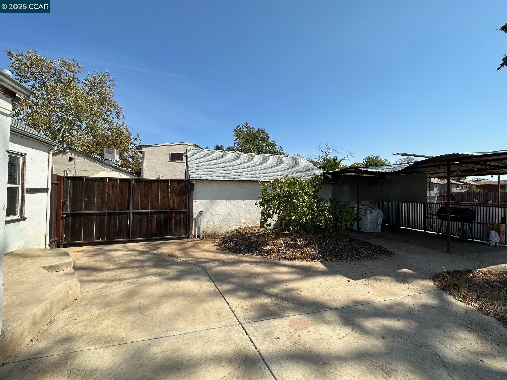 Detail Gallery Image 12 of 19 For 1650 Glenrose Avenue, Sacramento,  CA 95815 - 3 Beds | 2 Baths