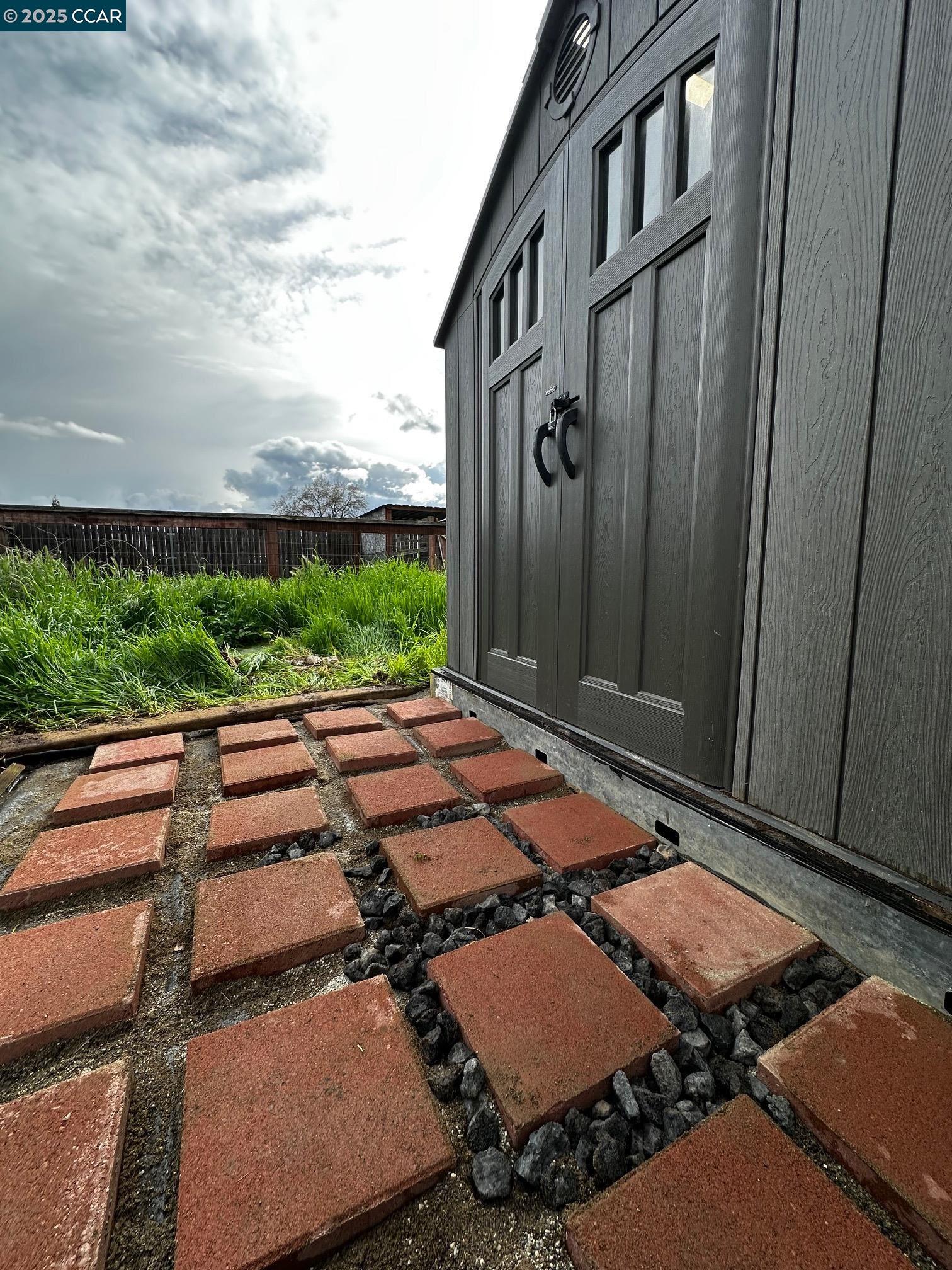 Detail Gallery Image 17 of 19 For 1650 Glenrose Avenue, Sacramento,  CA 95815 - 3 Beds | 2 Baths