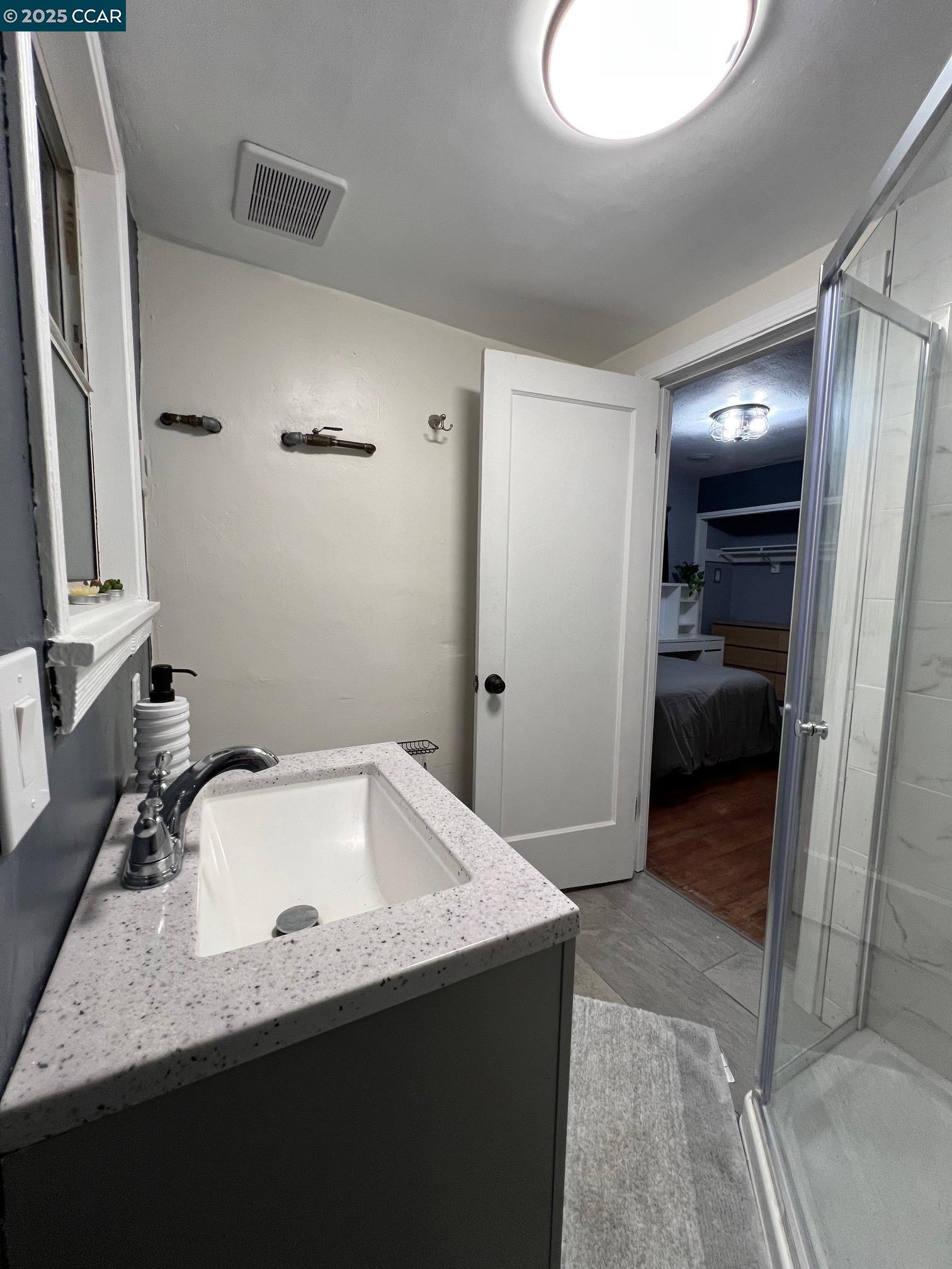Detail Gallery Image 4 of 19 For 1650 Glenrose Avenue, Sacramento,  CA 95815 - 3 Beds | 2 Baths