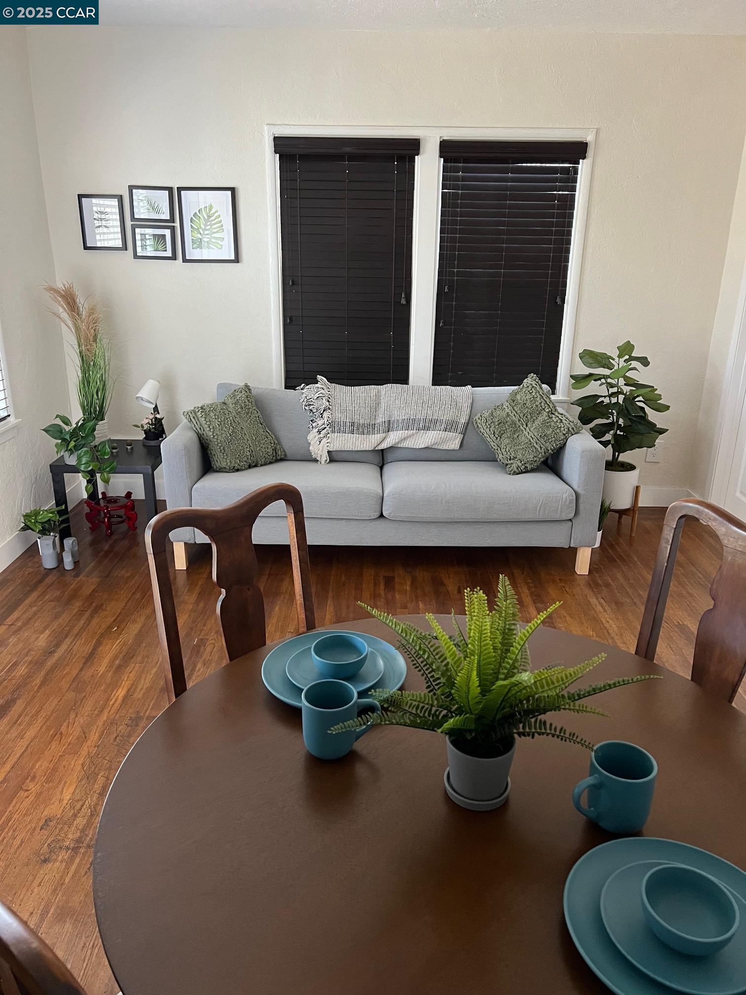 Detail Gallery Image 5 of 19 For 1650 Glenrose Avenue, Sacramento,  CA 95815 - 3 Beds | 2 Baths