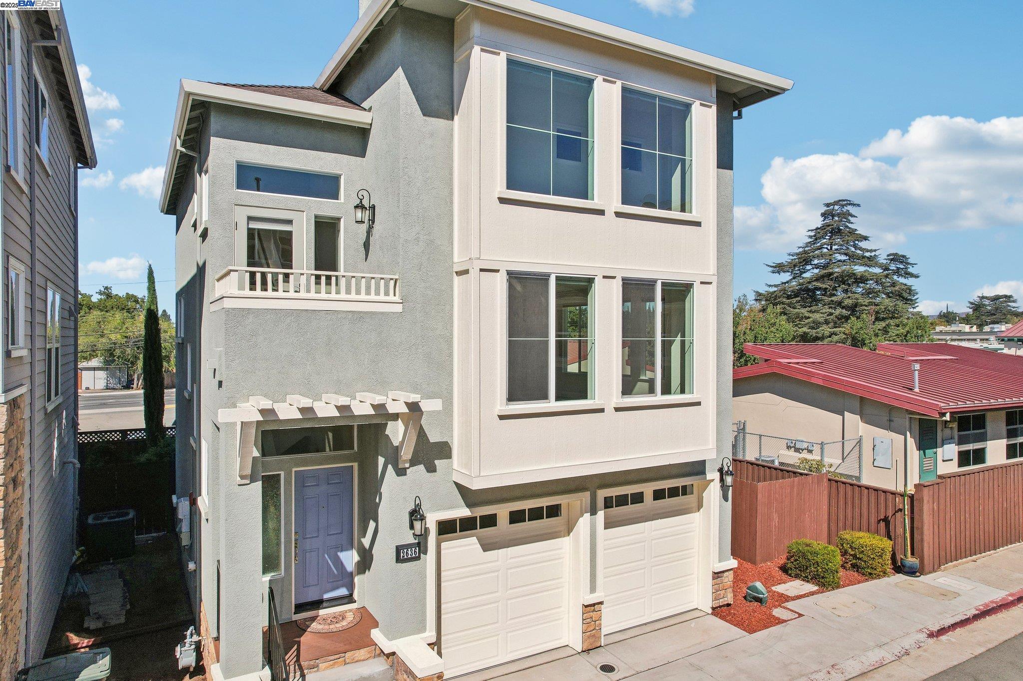 Detail Gallery Image 3 of 27 For 2636 Wisteria Way, Concord,  CA 94519 - 3 Beds | 3/1 Baths