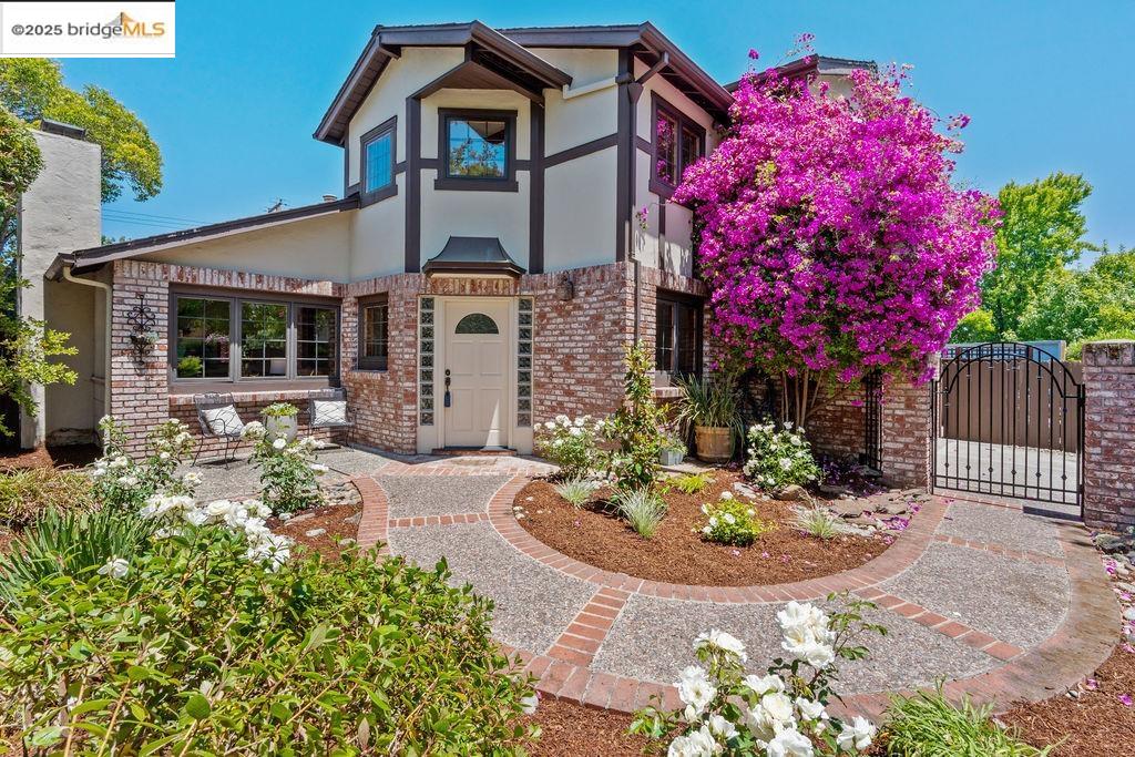 Detail Gallery Image 1 of 1 For 2668 Washington Ave, Redwood City,  CA 94061 - 4 Beds | 3/1 Baths