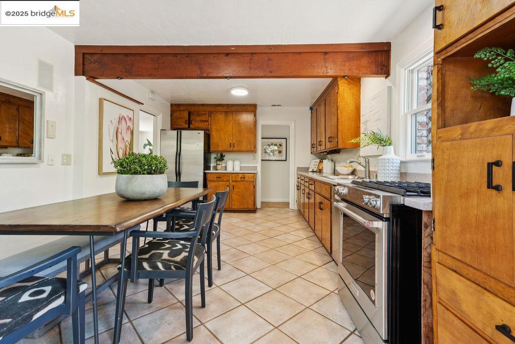 Detail Gallery Image 13 of 37 For 2668 Washington Ave, Redwood City,  CA 94061 - 4 Beds | 3/1 Baths