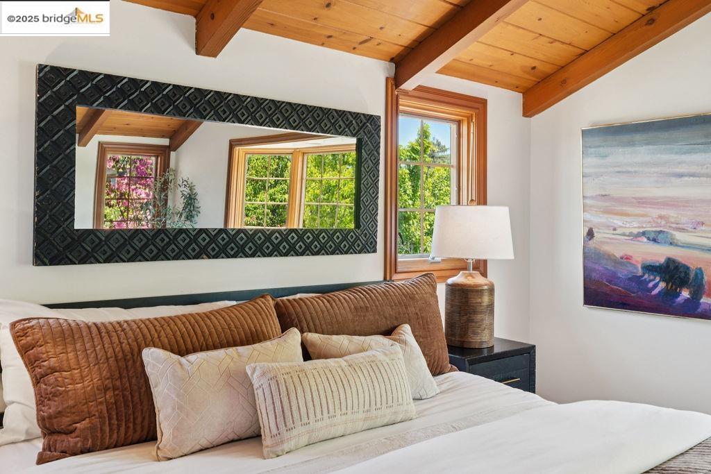 Detail Gallery Image 22 of 37 For 2668 Washington Ave, Redwood City,  CA 94061 - 4 Beds | 3/1 Baths