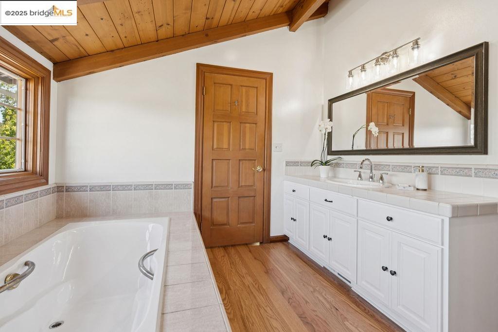 Detail Gallery Image 23 of 37 For 2668 Washington Ave, Redwood City,  CA 94061 - 4 Beds | 3/1 Baths