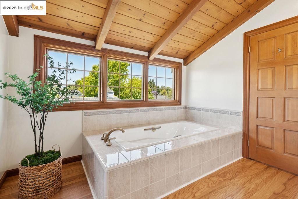 Detail Gallery Image 24 of 37 For 2668 Washington Ave, Redwood City,  CA 94061 - 4 Beds | 3/1 Baths