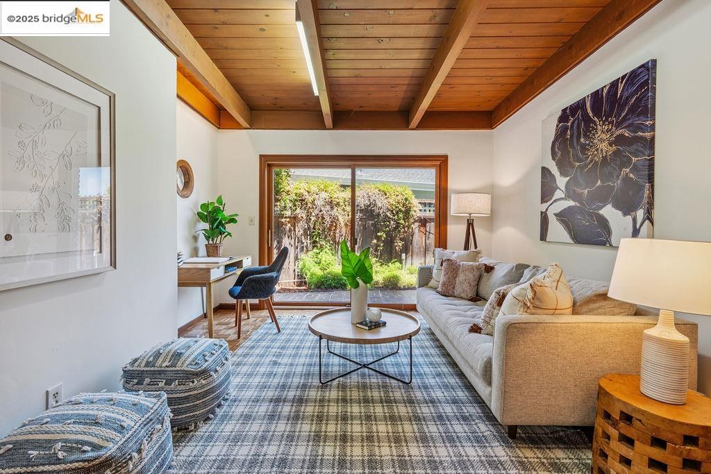Detail Gallery Image 26 of 37 For 2668 Washington Ave, Redwood City,  CA 94061 - 4 Beds | 3/1 Baths