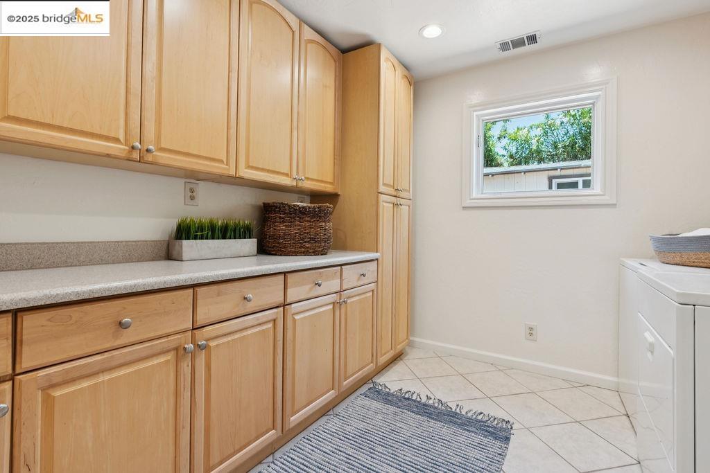 Detail Gallery Image 32 of 37 For 2668 Washington Ave, Redwood City,  CA 94061 - 4 Beds | 3/1 Baths