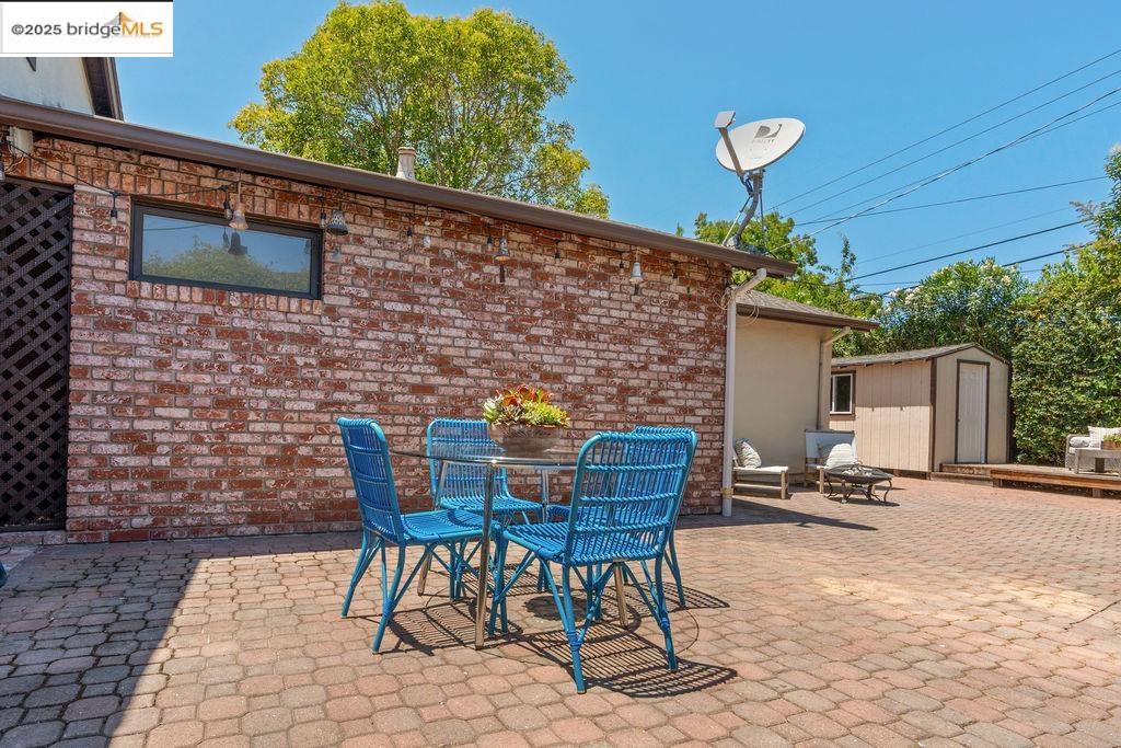 Detail Gallery Image 35 of 37 For 2668 Washington Ave, Redwood City,  CA 94061 - 4 Beds | 3/1 Baths