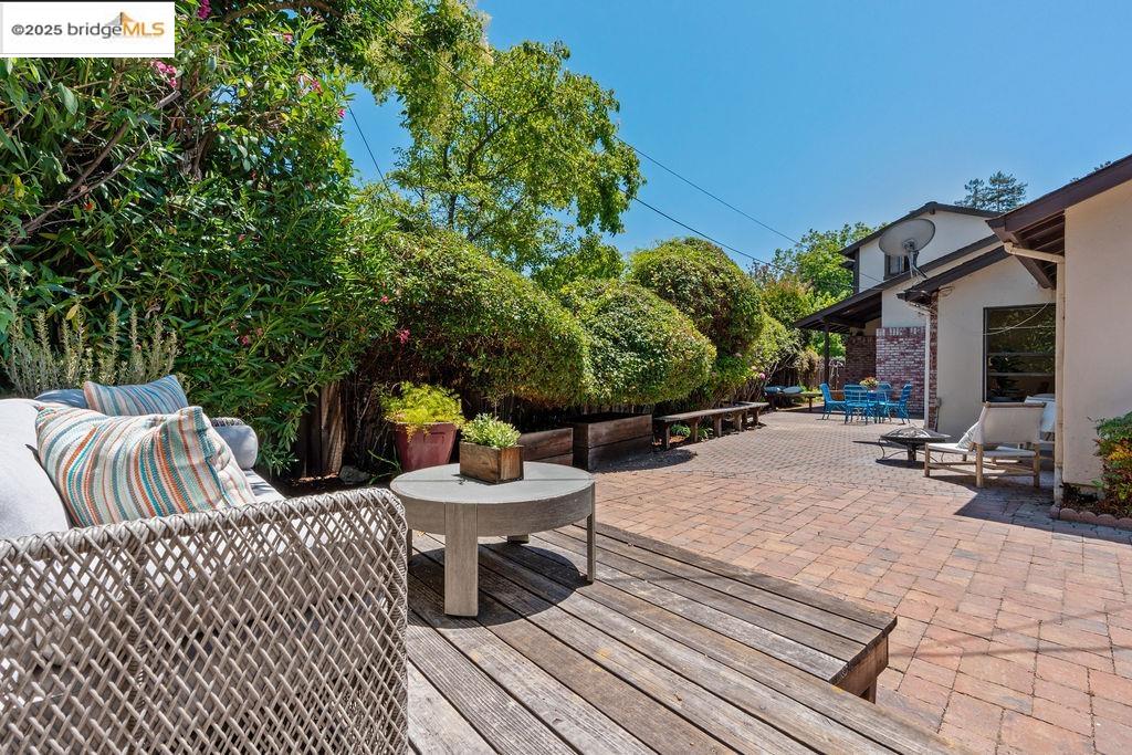 Detail Gallery Image 37 of 37 For 2668 Washington Ave, Redwood City,  CA 94061 - 4 Beds | 3/1 Baths
