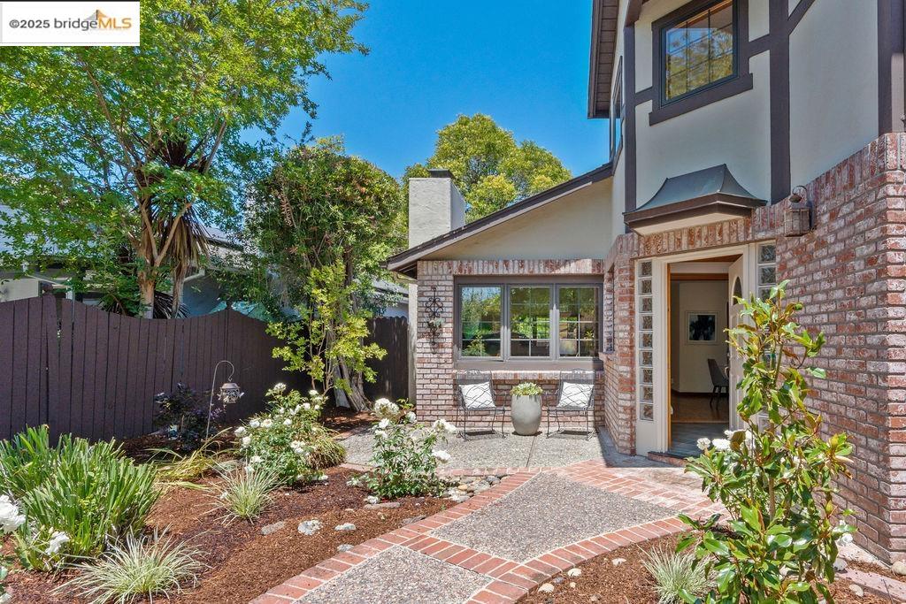 Detail Gallery Image 5 of 37 For 2668 Washington Ave, Redwood City,  CA 94061 - 4 Beds | 3/1 Baths