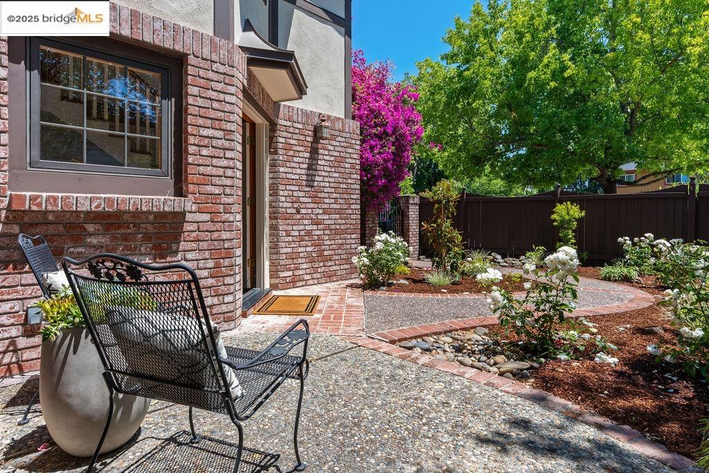 Detail Gallery Image 6 of 37 For 2668 Washington Ave, Redwood City,  CA 94061 - 4 Beds | 3/1 Baths