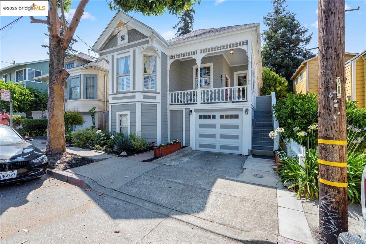 Detail Gallery Image 1 of 1 For 3026 Harrison Street, Oakland,  CA 94611-5524 - 3 Beds | 2 Baths