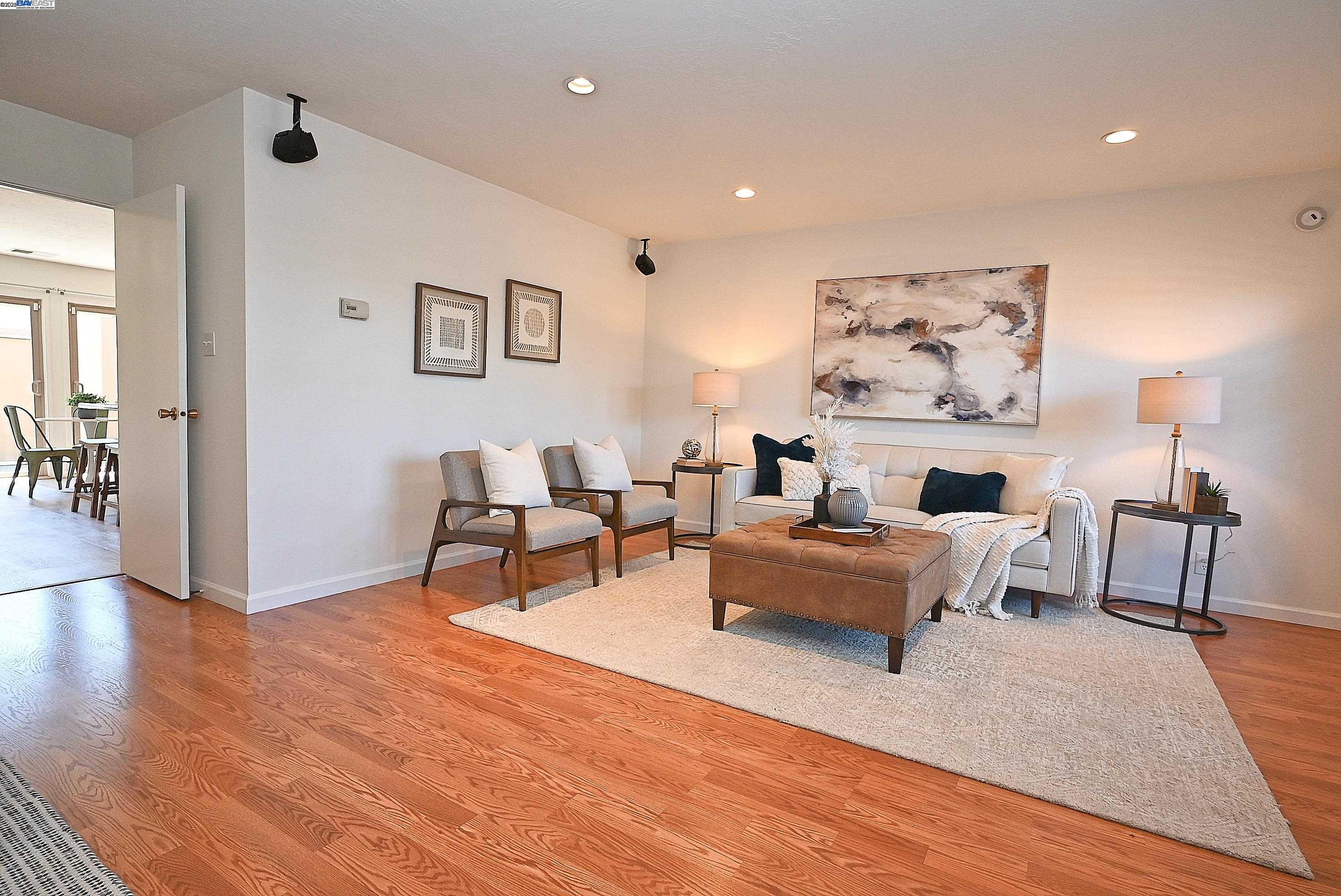 Photo #6: 41102862 Listing 