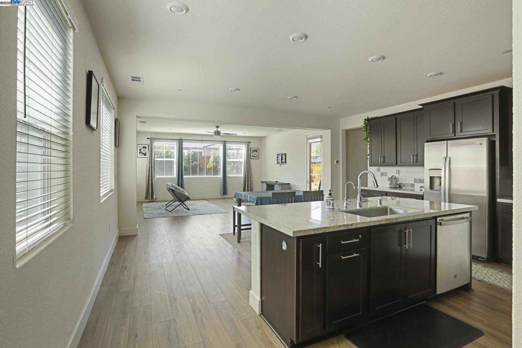 Detail Gallery Image 19 of 52 For 2605 Luna Ave, Tracy,  CA 95377 - 4 Beds | 3 Baths