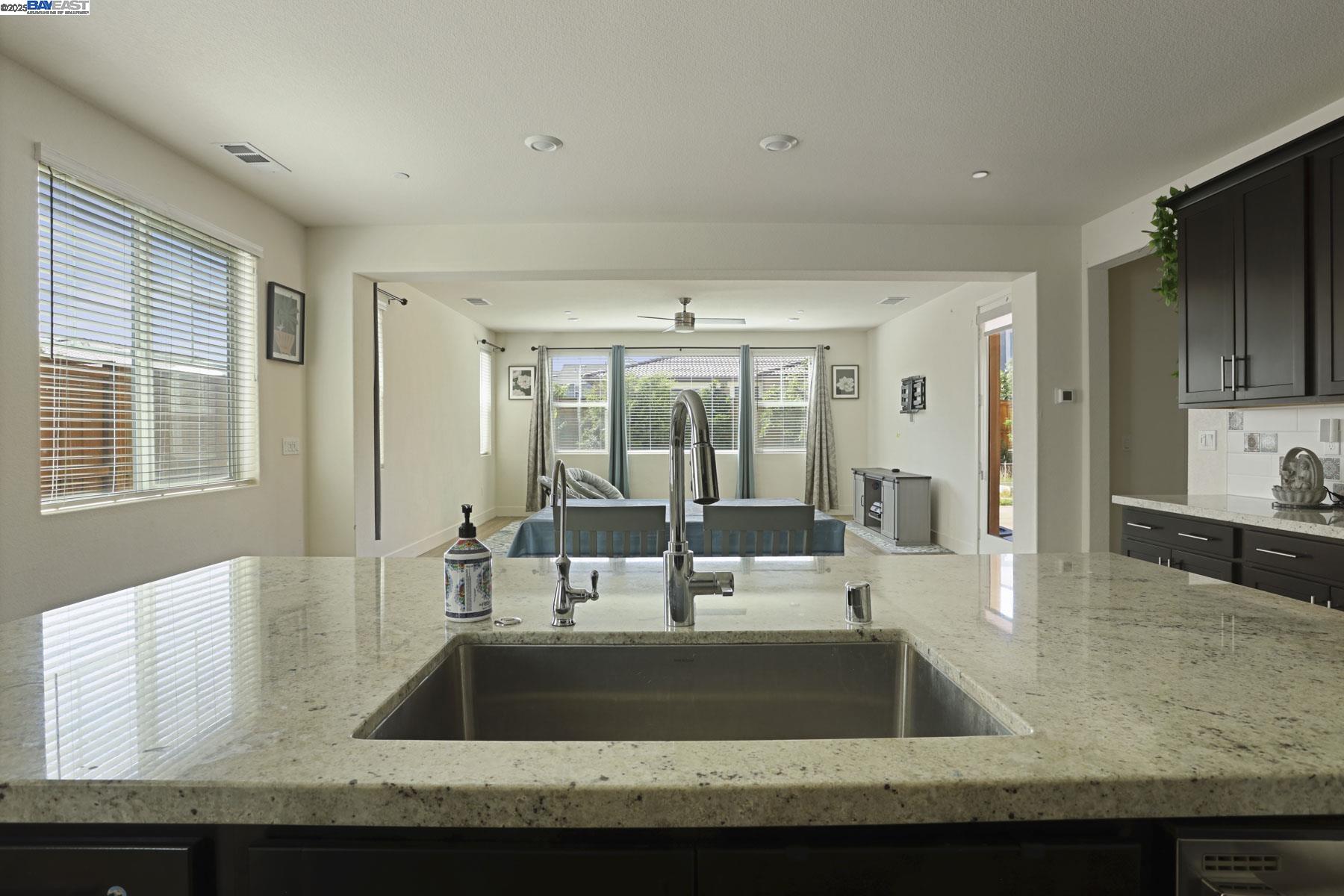 Detail Gallery Image 21 of 52 For 2605 Luna Ave, Tracy,  CA 95377 - 4 Beds | 3 Baths