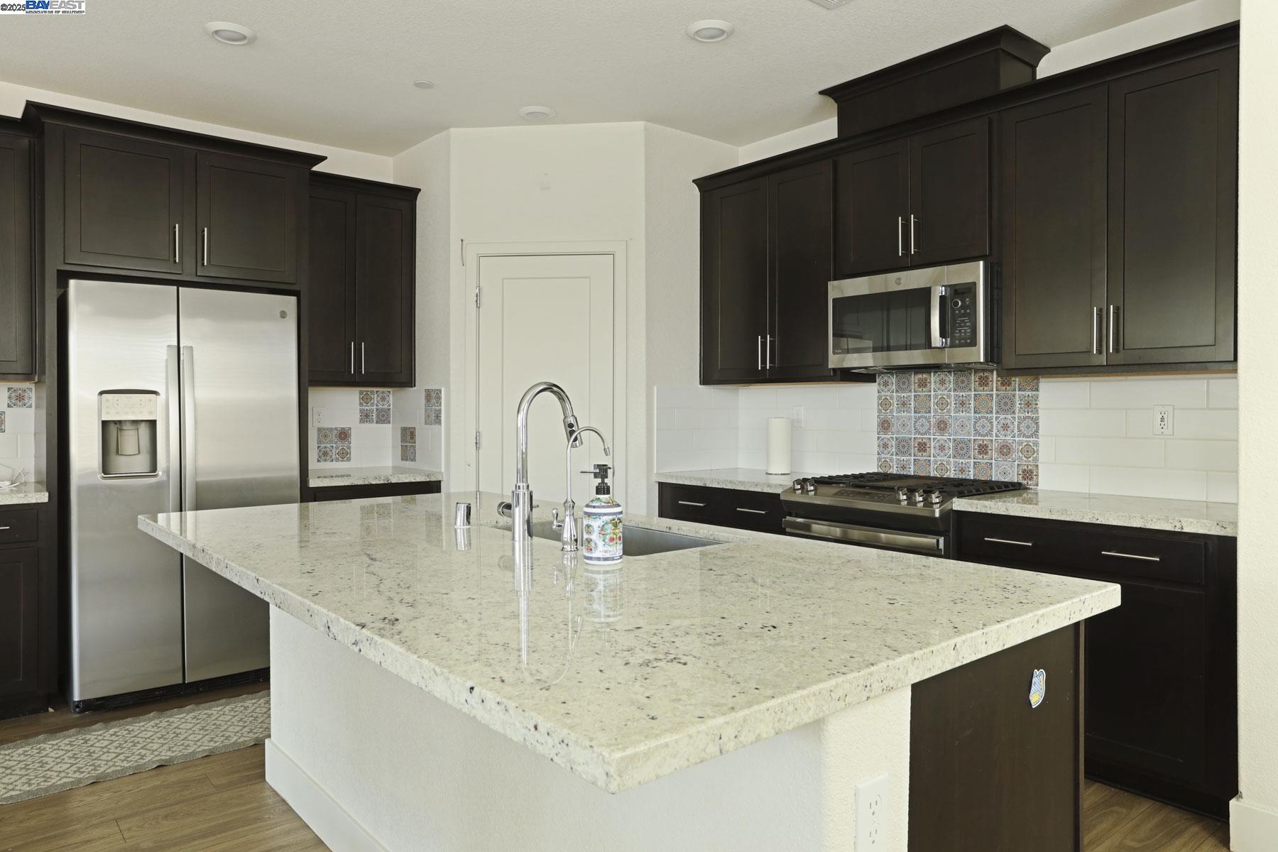 Detail Gallery Image 22 of 52 For 2605 Luna Ave, Tracy,  CA 95377 - 4 Beds | 3 Baths