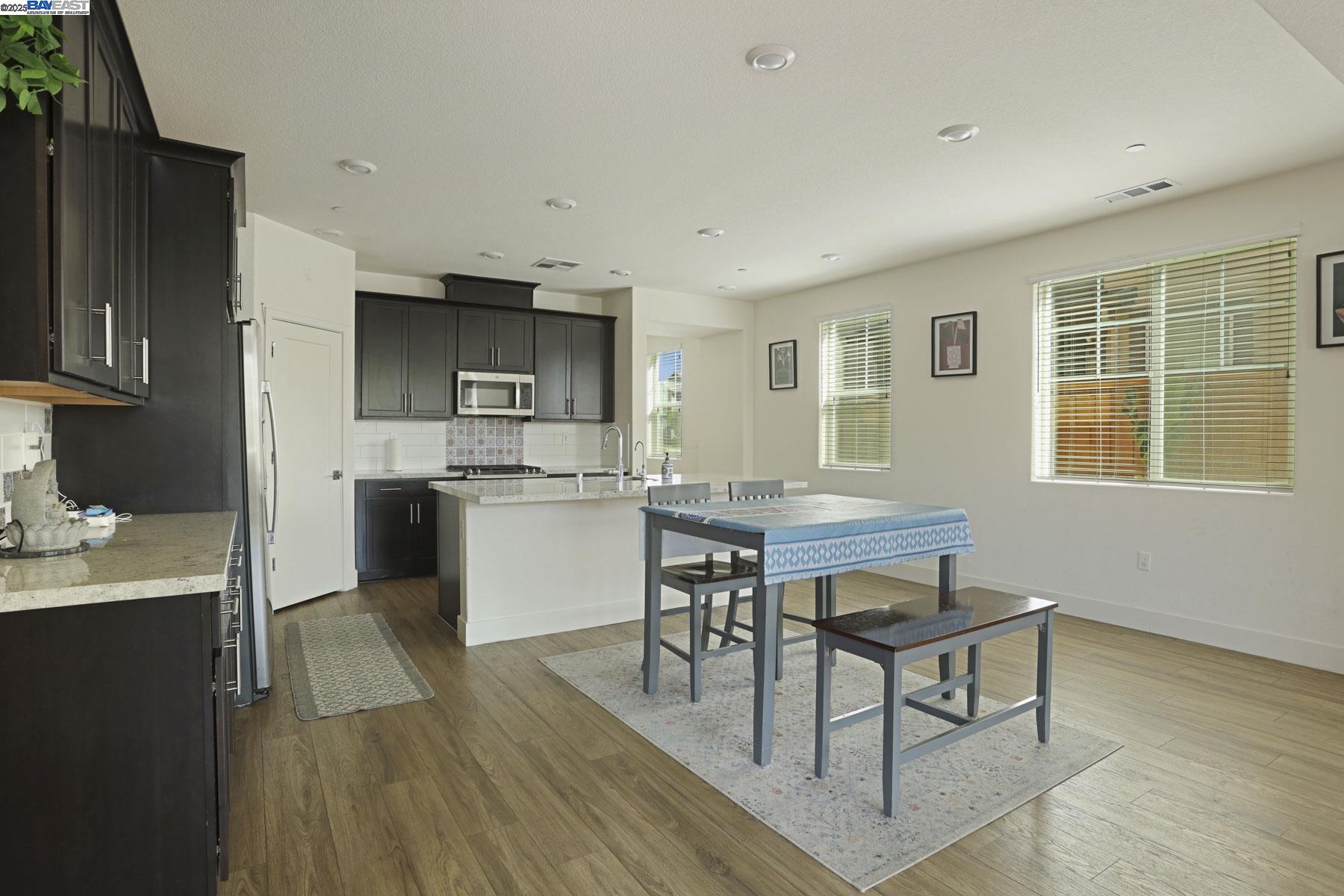 Detail Gallery Image 24 of 52 For 2605 Luna Ave, Tracy,  CA 95377 - 4 Beds | 3 Baths