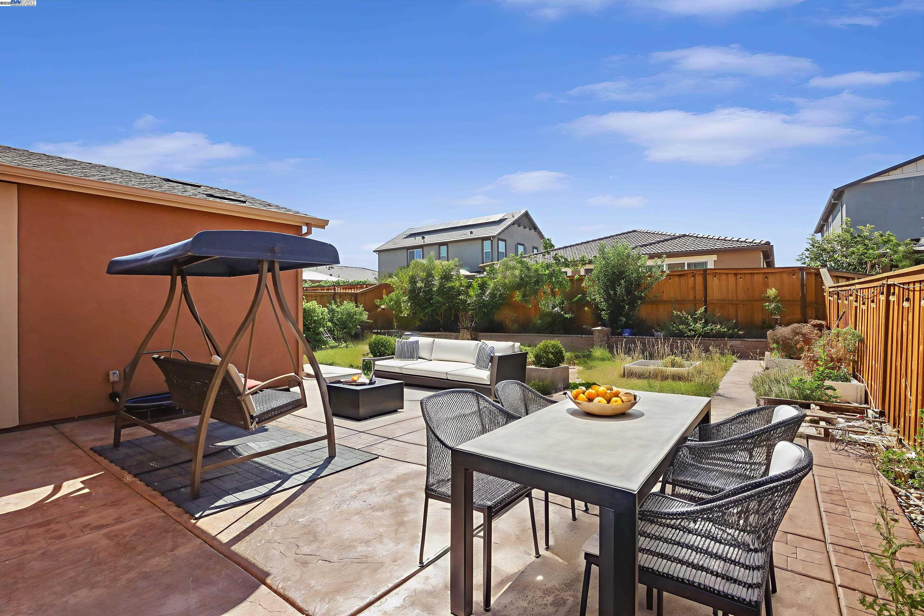 Detail Gallery Image 10 of 52 For 2605 Luna Ave, Tracy,  CA 95377 - 4 Beds | 3 Baths