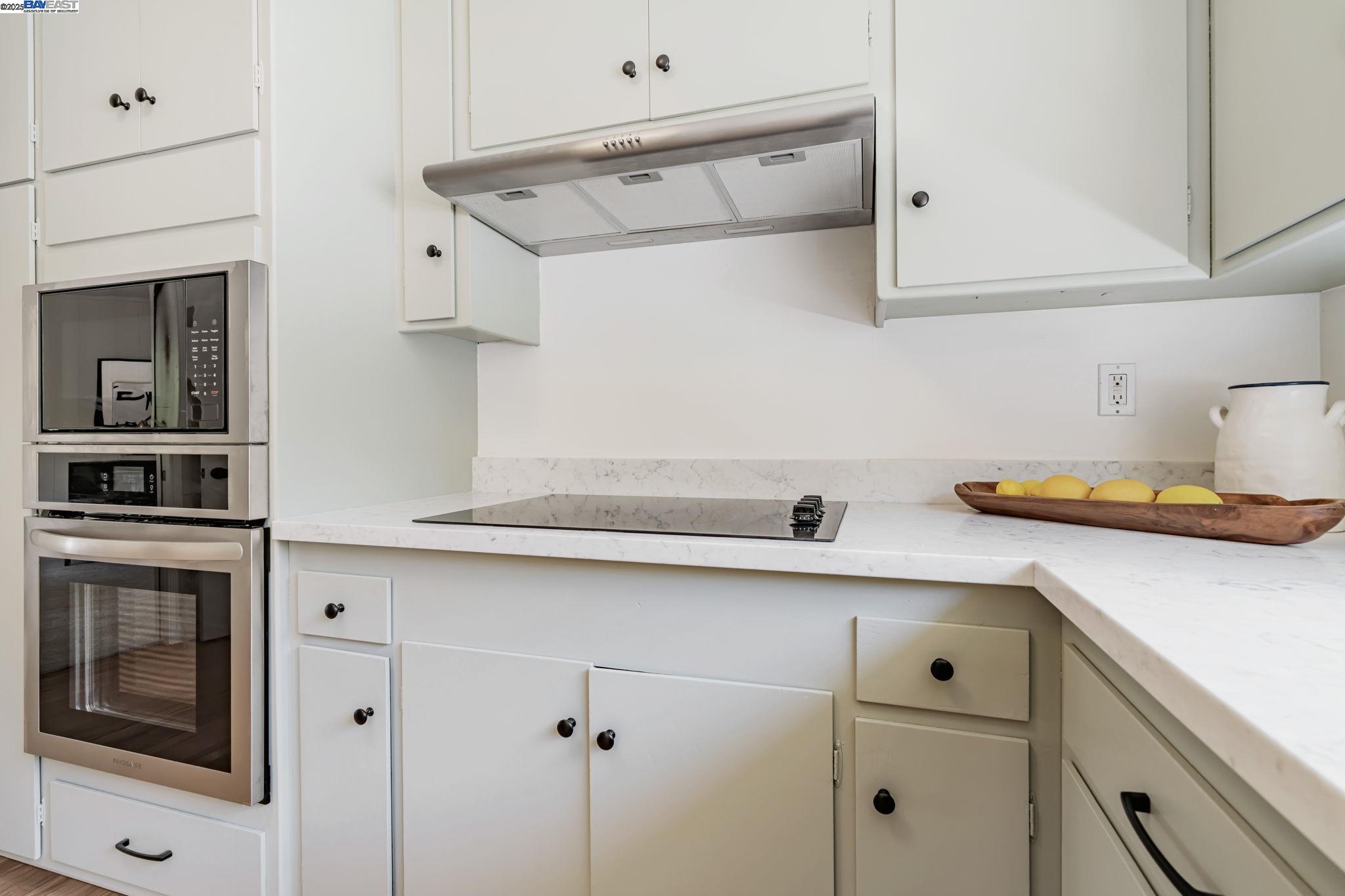 Detail Gallery Image 22 of 60 For 1092 Porto Marino Dr, San Carlos,  CA 94070 - 4 Beds | 2/1 Baths