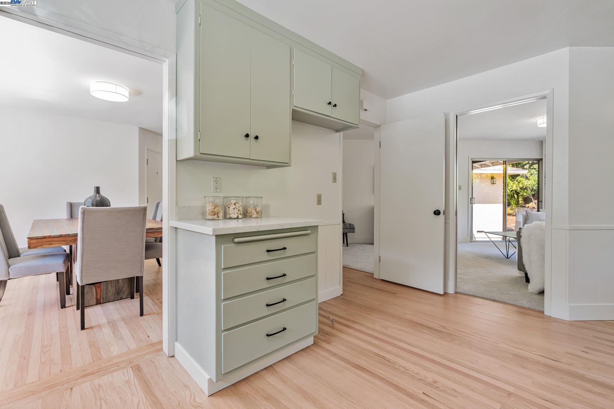 Detail Gallery Image 23 of 60 For 1092 Porto Marino Dr, San Carlos,  CA 94070 - 4 Beds | 2/1 Baths