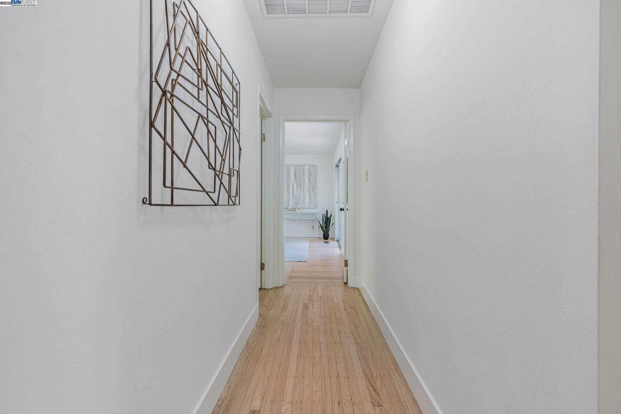 Detail Gallery Image 27 of 60 For 1092 Porto Marino Dr, San Carlos,  CA 94070 - 4 Beds | 2/1 Baths