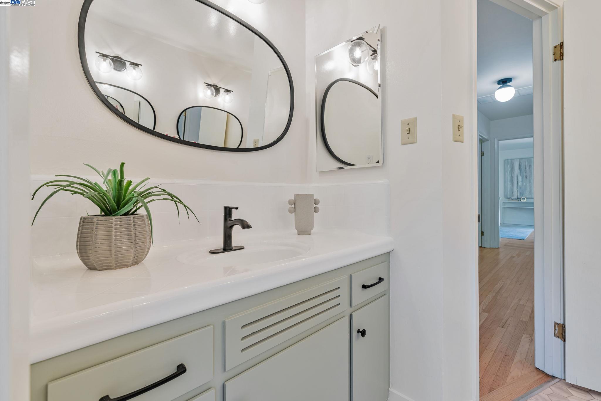 Detail Gallery Image 39 of 60 For 1092 Porto Marino Dr, San Carlos,  CA 94070 - 4 Beds | 2/1 Baths