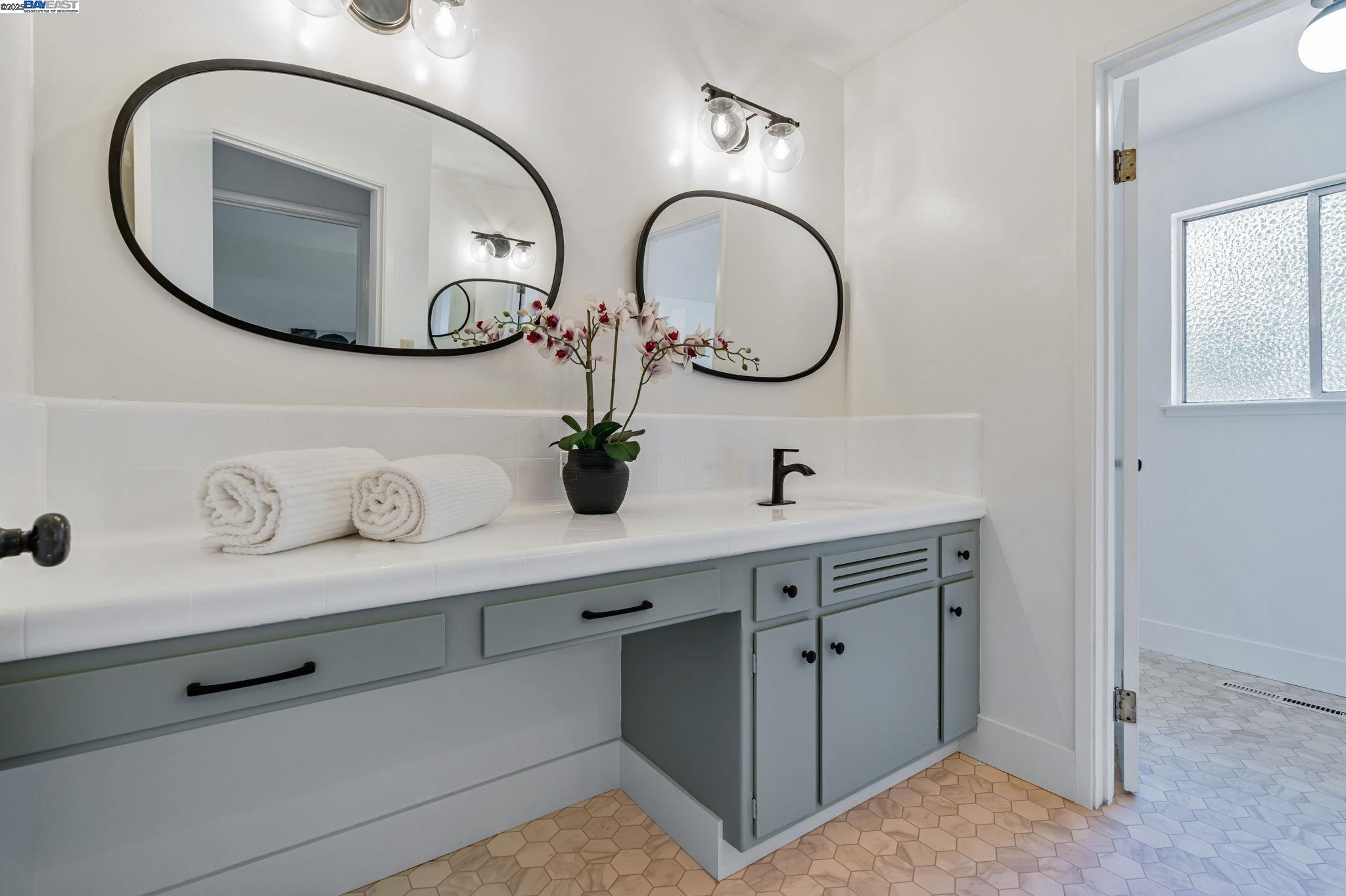 Detail Gallery Image 41 of 60 For 1092 Porto Marino Dr, San Carlos,  CA 94070 - 4 Beds | 2/1 Baths