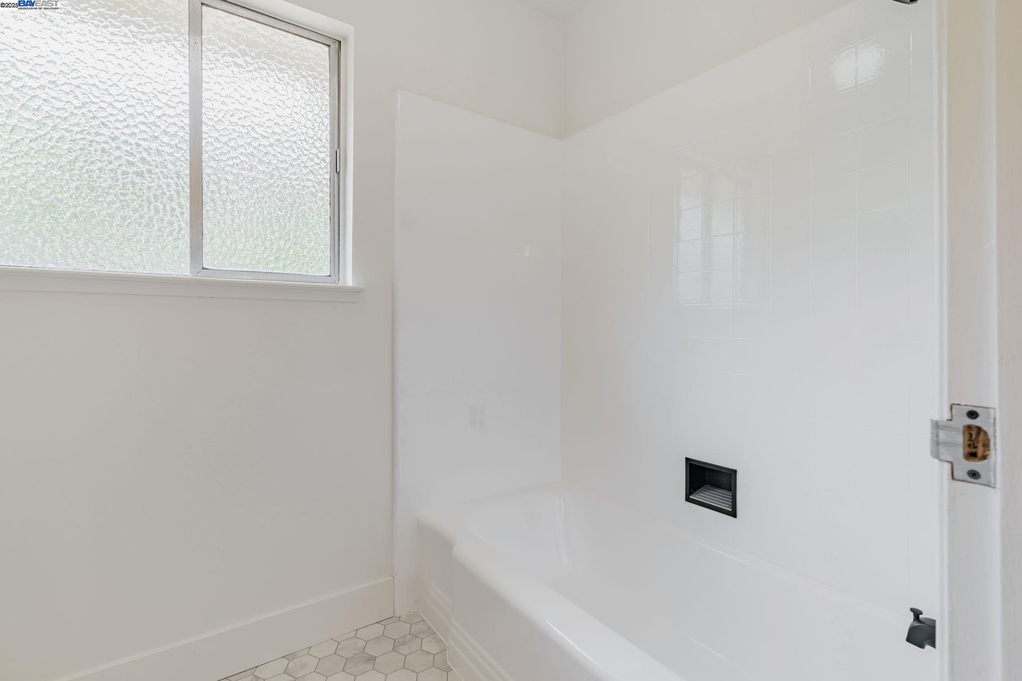 Detail Gallery Image 42 of 60 For 1092 Porto Marino Dr, San Carlos,  CA 94070 - 4 Beds | 2/1 Baths