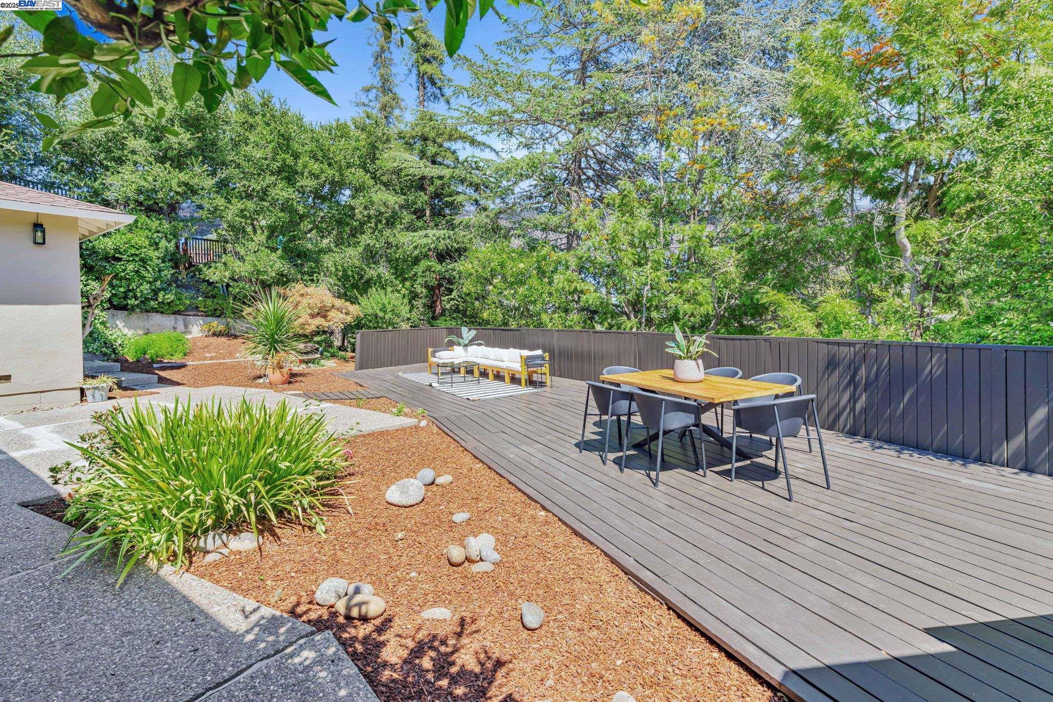 Detail Gallery Image 48 of 60 For 1092 Porto Marino Dr, San Carlos,  CA 94070 - 4 Beds | 2/1 Baths