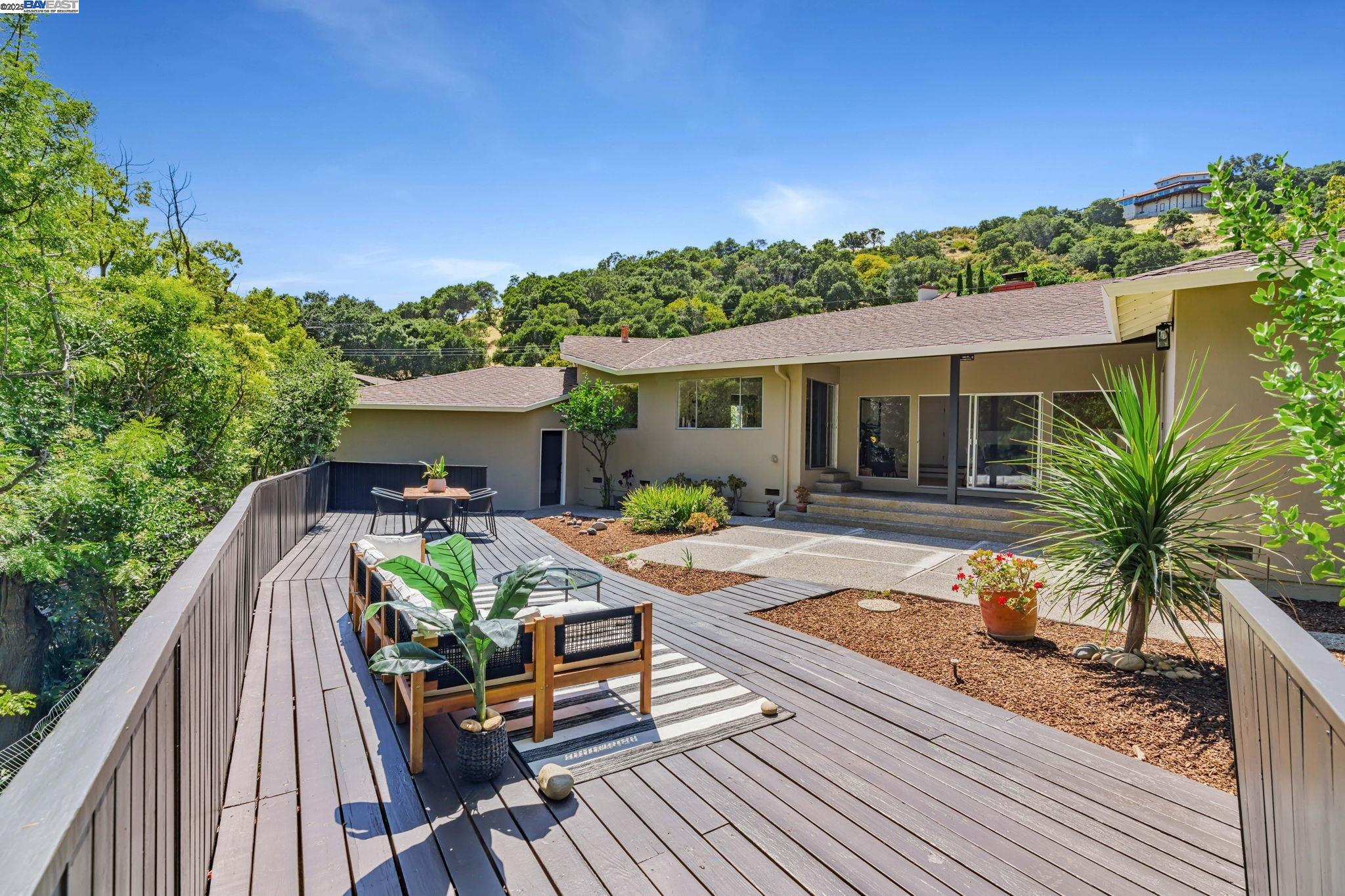 Detail Gallery Image 49 of 60 For 1092 Porto Marino Dr, San Carlos,  CA 94070 - 4 Beds | 2/1 Baths