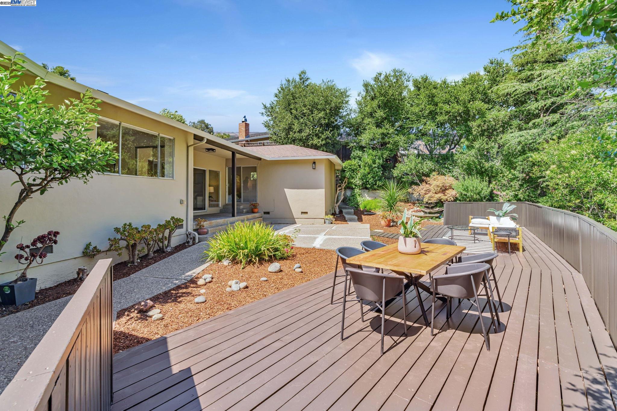Detail Gallery Image 53 of 60 For 1092 Porto Marino Dr, San Carlos,  CA 94070 - 4 Beds | 2/1 Baths