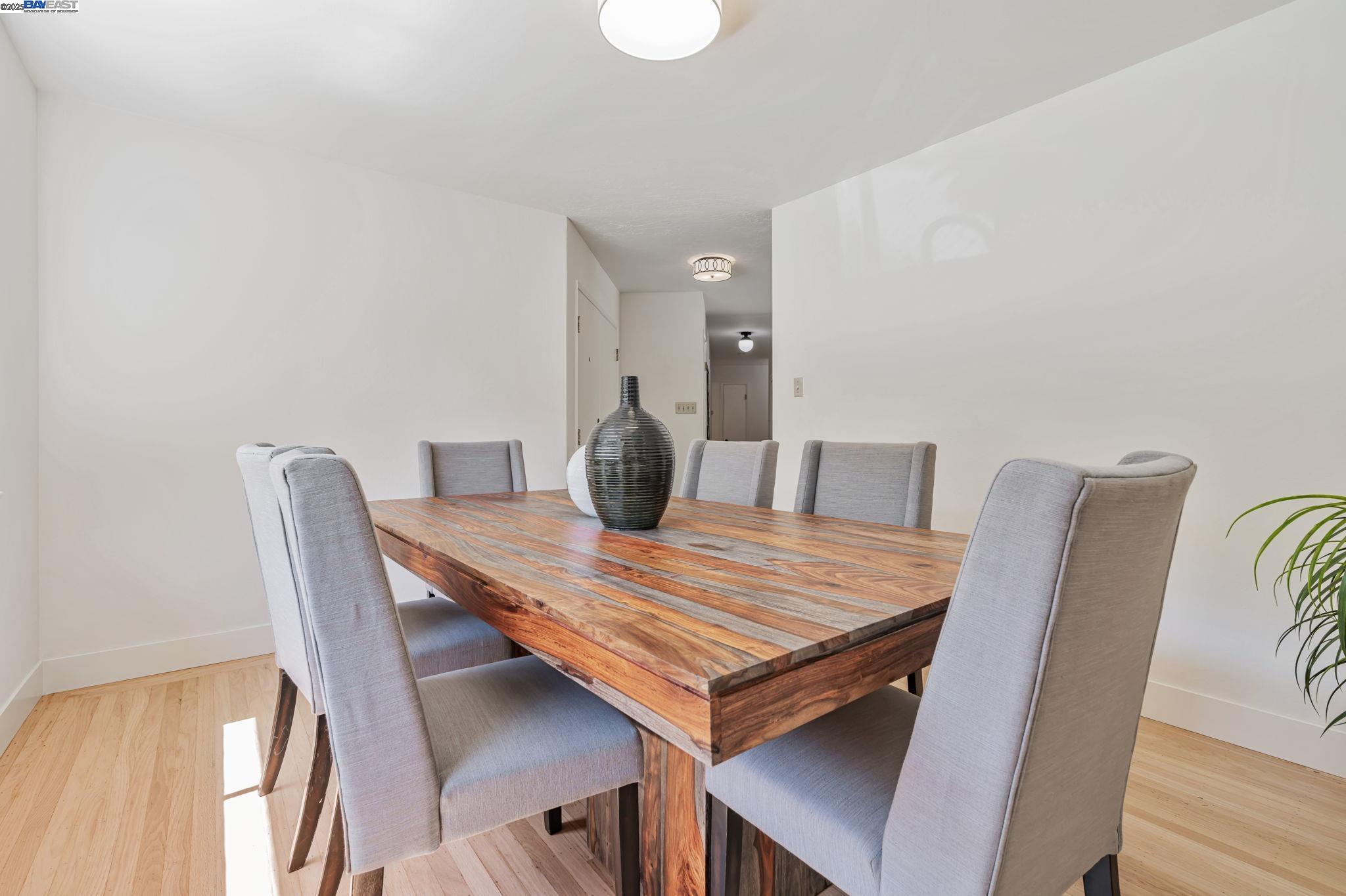 Detail Gallery Image 7 of 60 For 1092 Porto Marino Dr, San Carlos,  CA 94070 - 4 Beds | 2/1 Baths